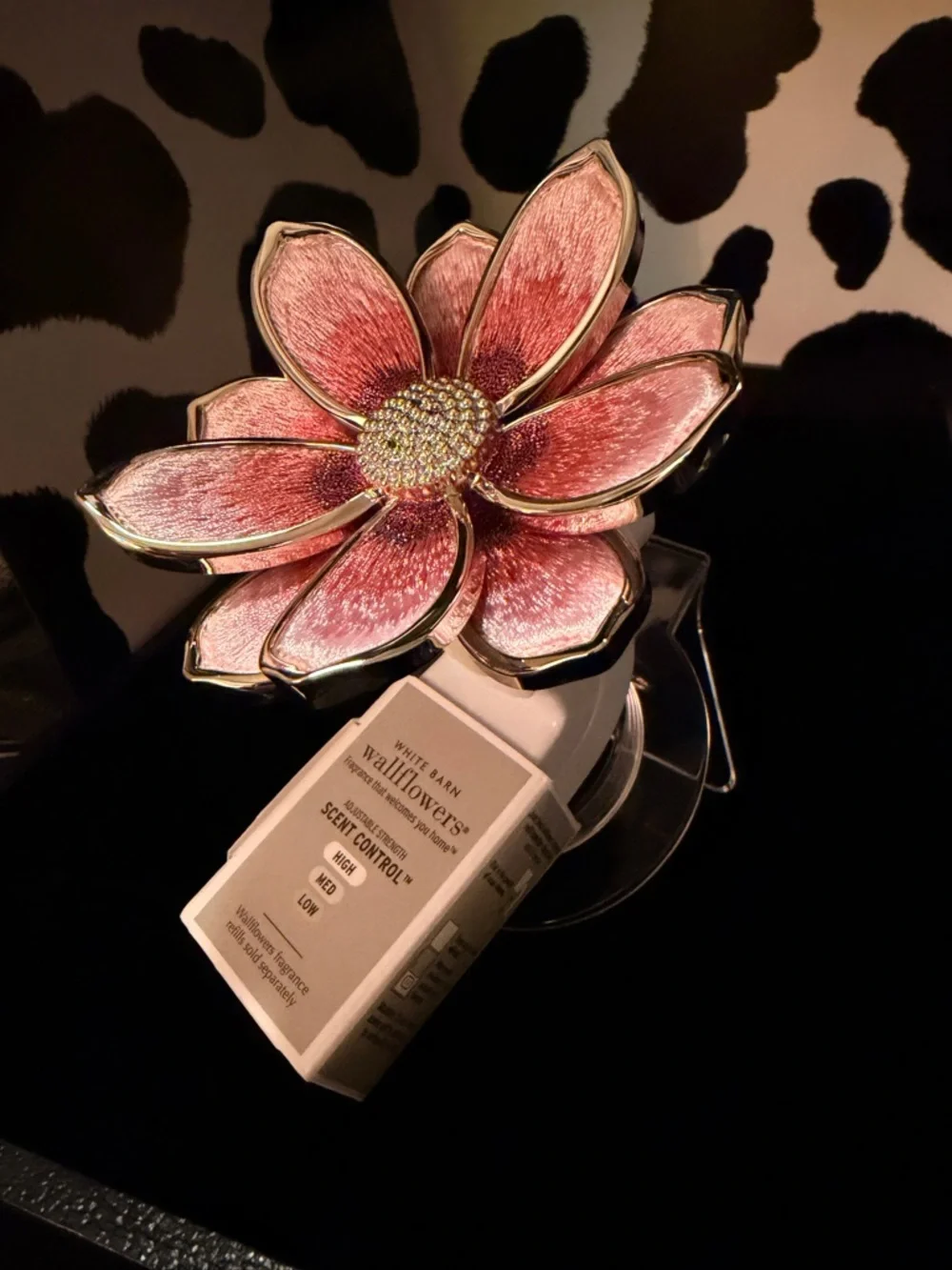 Bath & Body Works/White Barn Pink Floral Wallflower Plug-In - Picture 2 of 2
